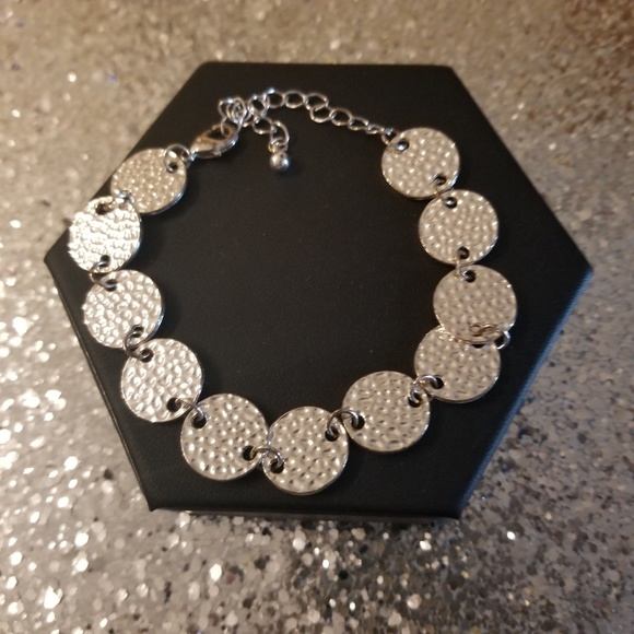 Silver Tone Hammered Circle Bracelet - Picture 1 of 1